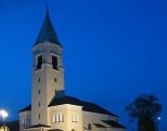 A nighttime view of Byt�a